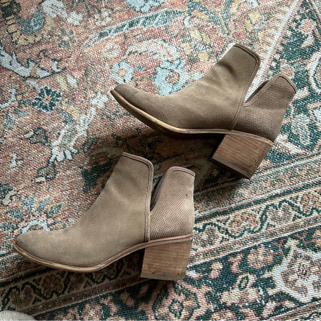 Hinge Booties